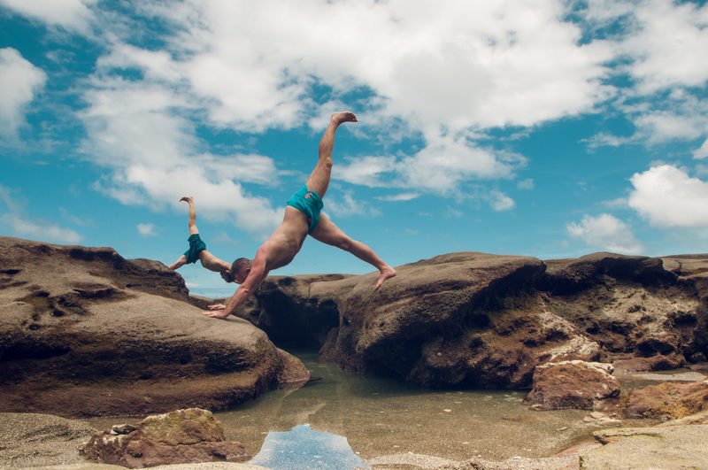 6-reasons-why-more-men-should-practice-yoga-2